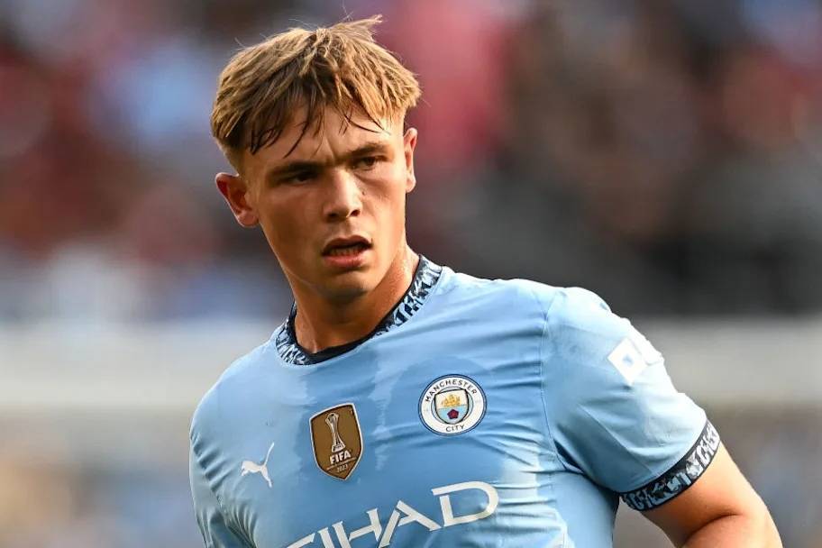 雷克瑟姆接近签下曼城中卫，地理优势成截胡关键